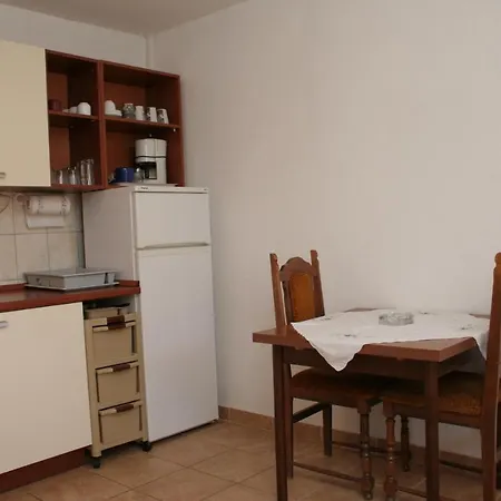 Apartment Zarace - Gdinj 4598A Apartment Gdinj
