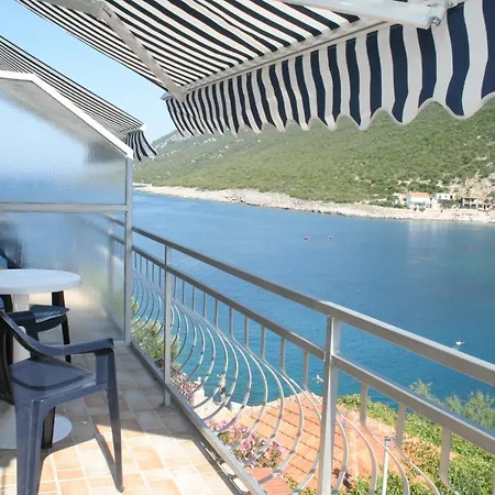 Apartment Zarace - Gdinj 4598A * Gdinj